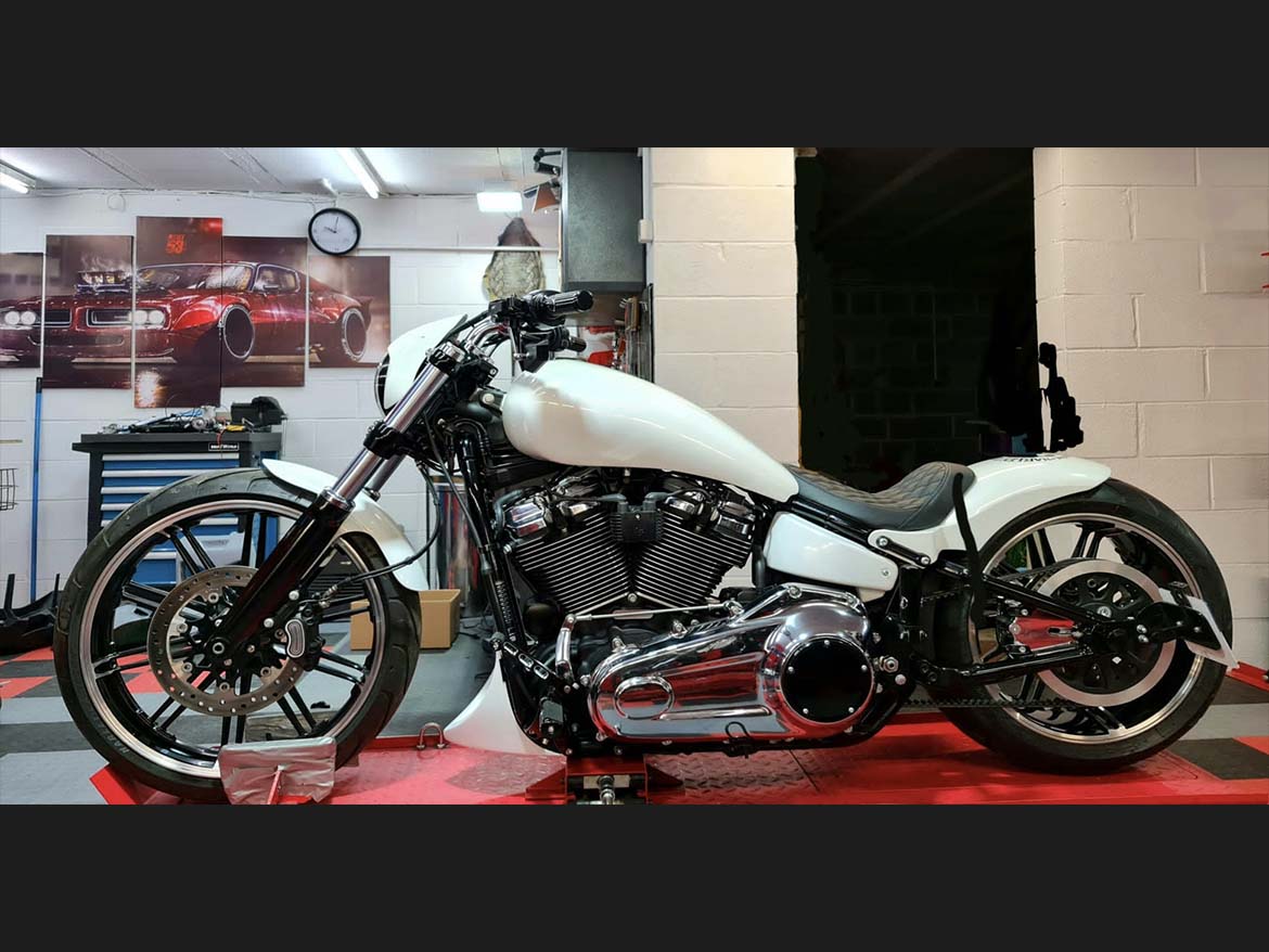 Moto Harley Davidson softail Breakout séries Gp 114 classic