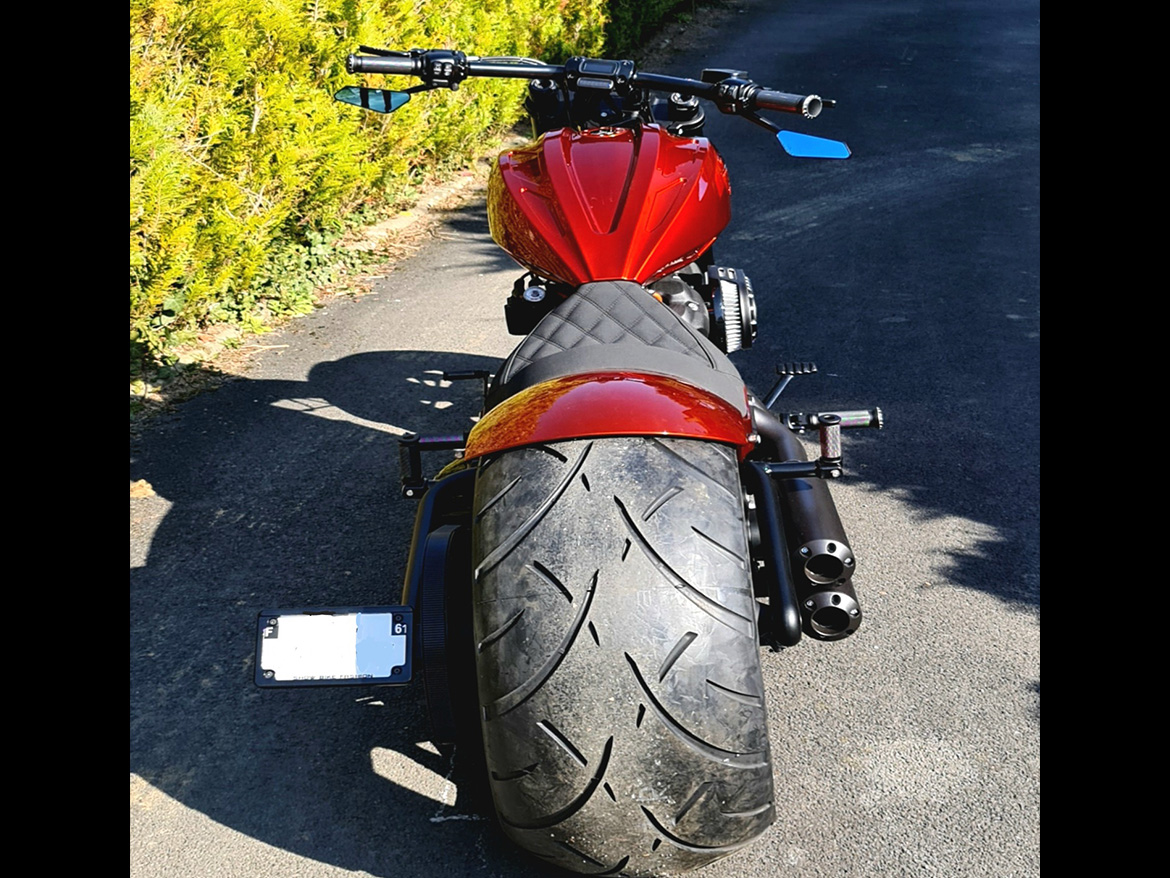 Moto Harley Davidson softail orange mécanique