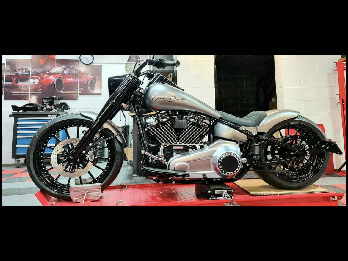 Moto Harley Davidson softail Shooting star grey 114 custom