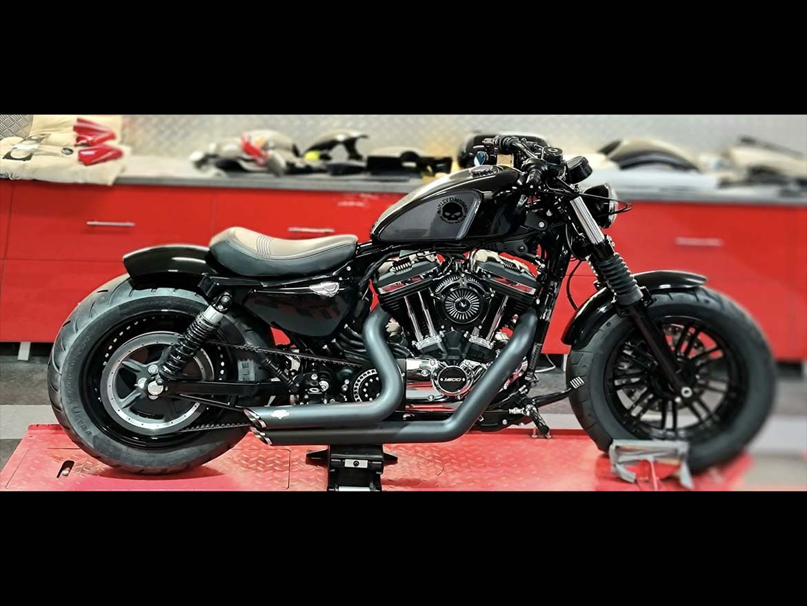 Moto Harley Davidson sporster Black démon custom 1200