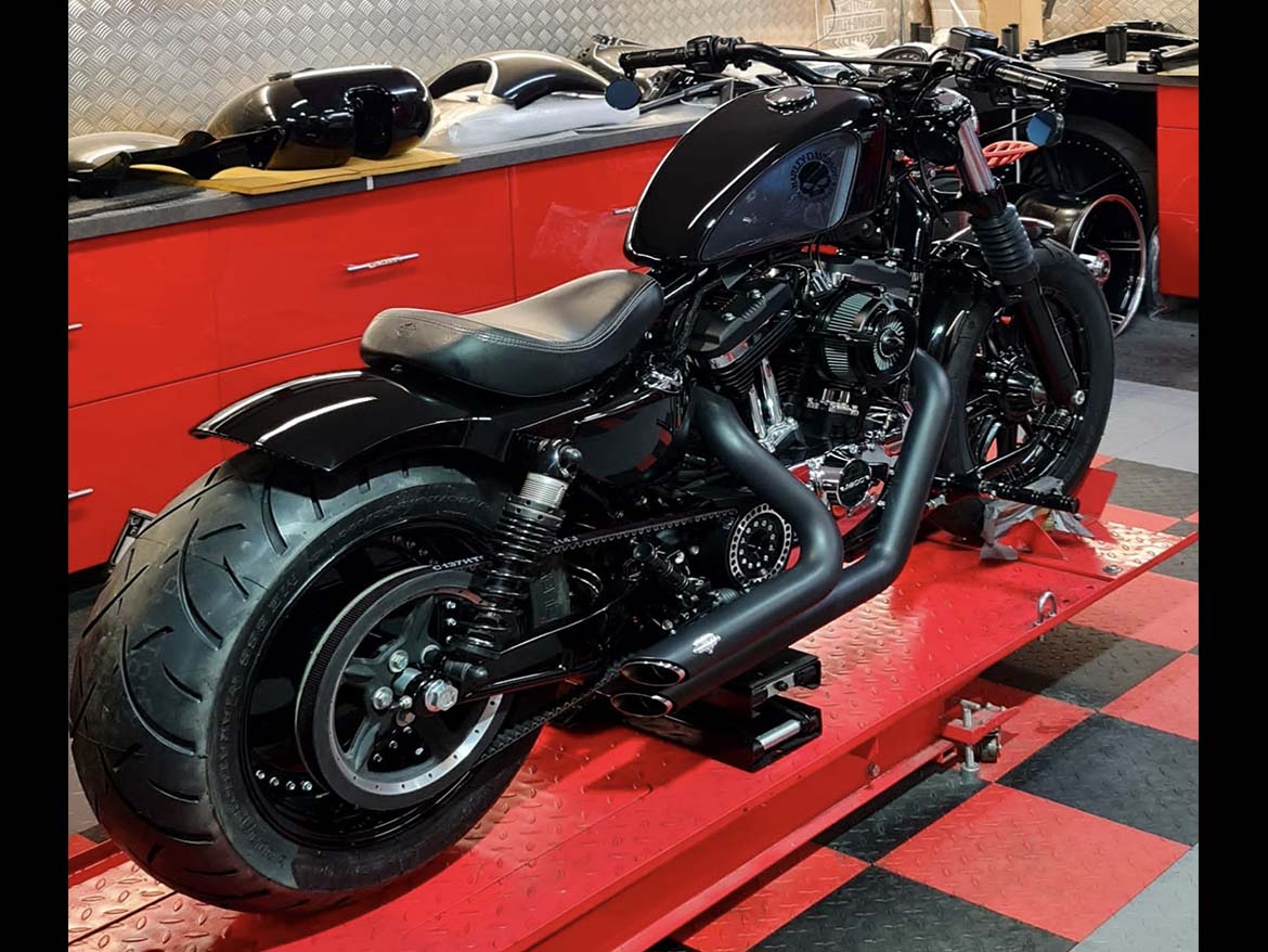 Moto Harley Davidson sporster Black démon custom 1200