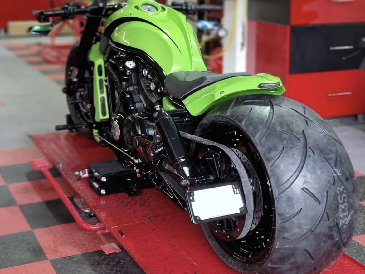 Moto Harley Davidson Hulk rod 300 supra