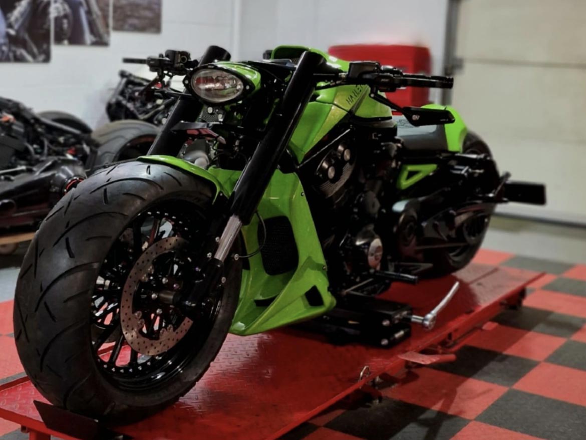 Moto Harley Davidson Hulk rod 300 supra