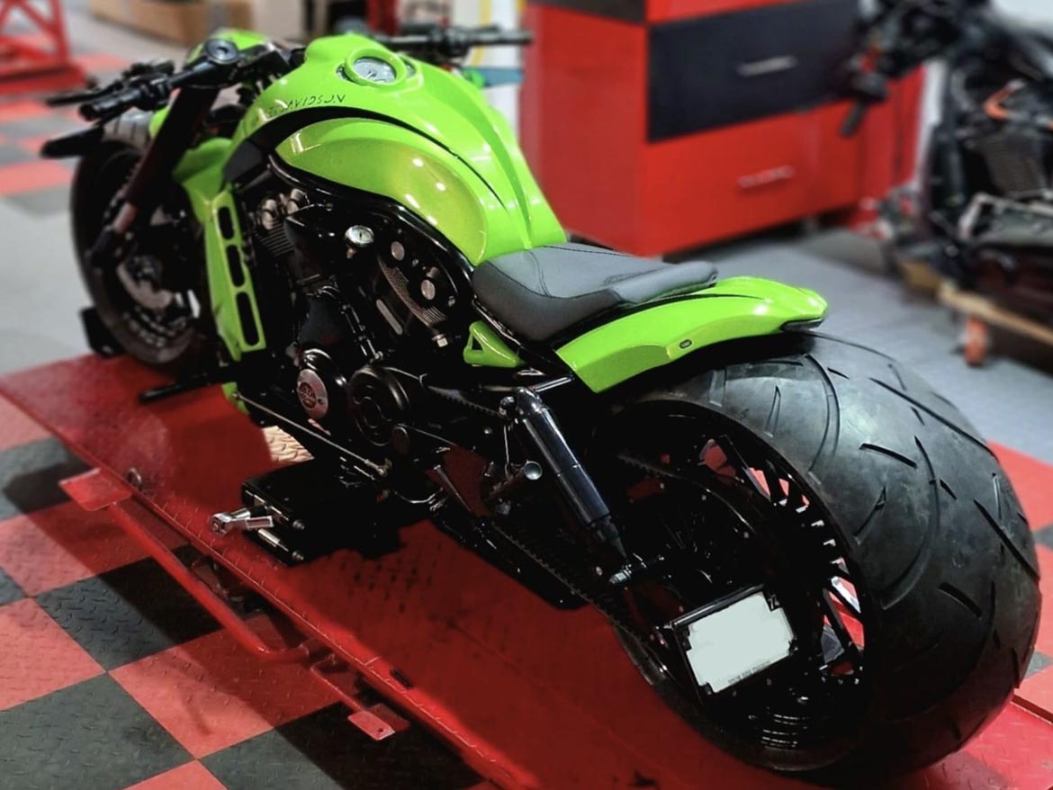 Moto Harley Davidson Hulk rod 300 supra