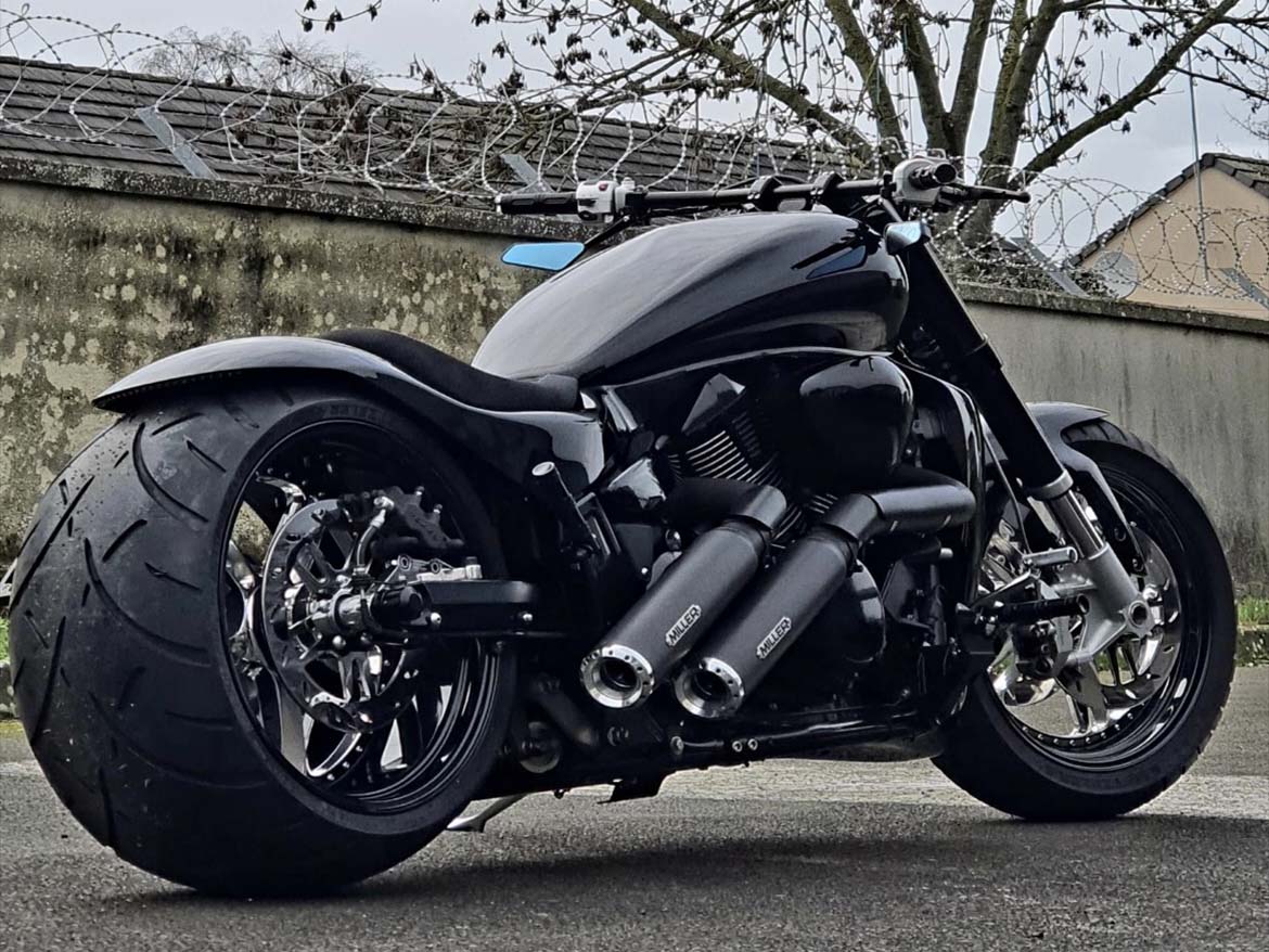 Moto Suzuki Dark bull 1800 supra