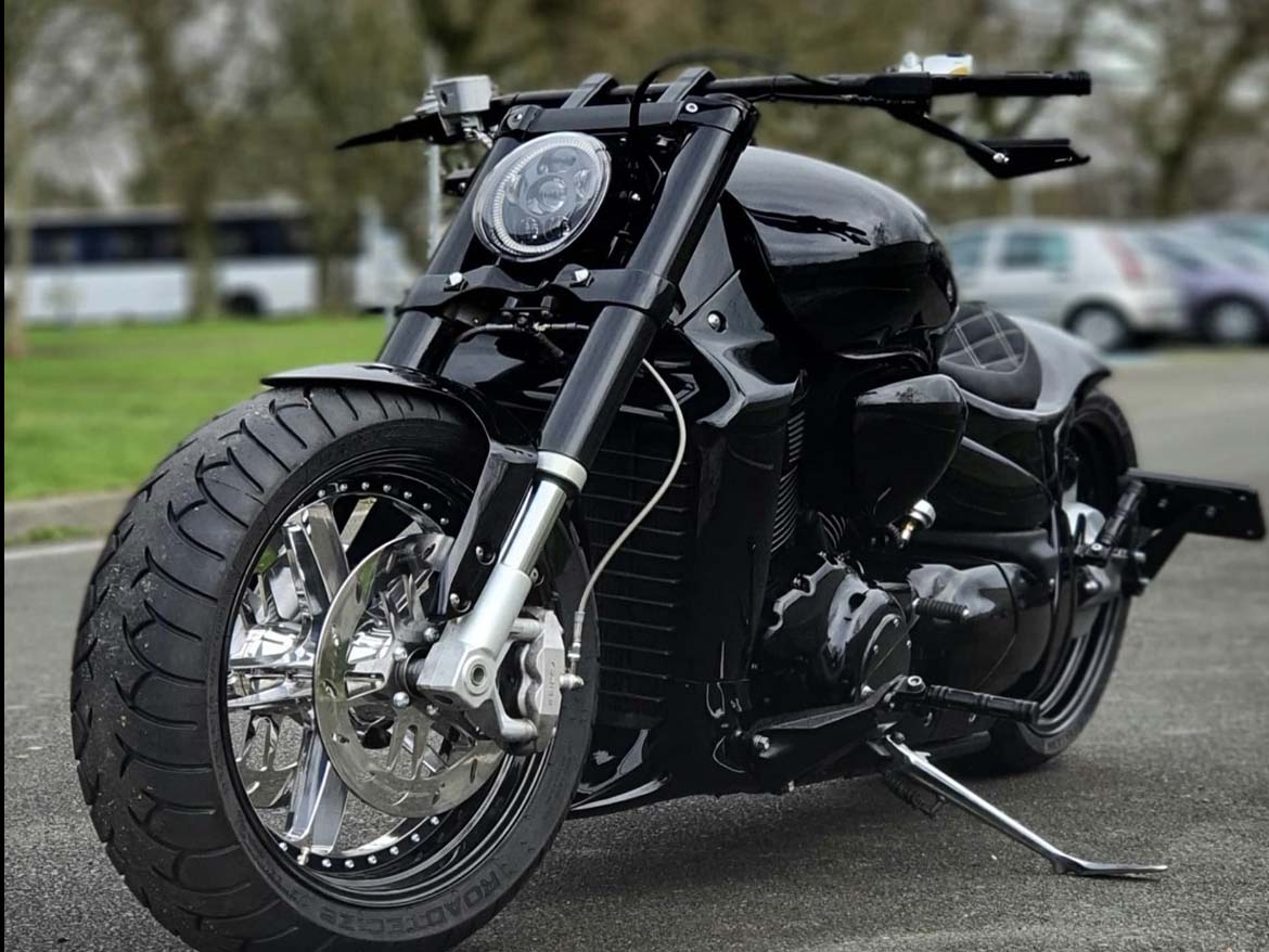 Moto Suzuki Dark bull 1800 supra