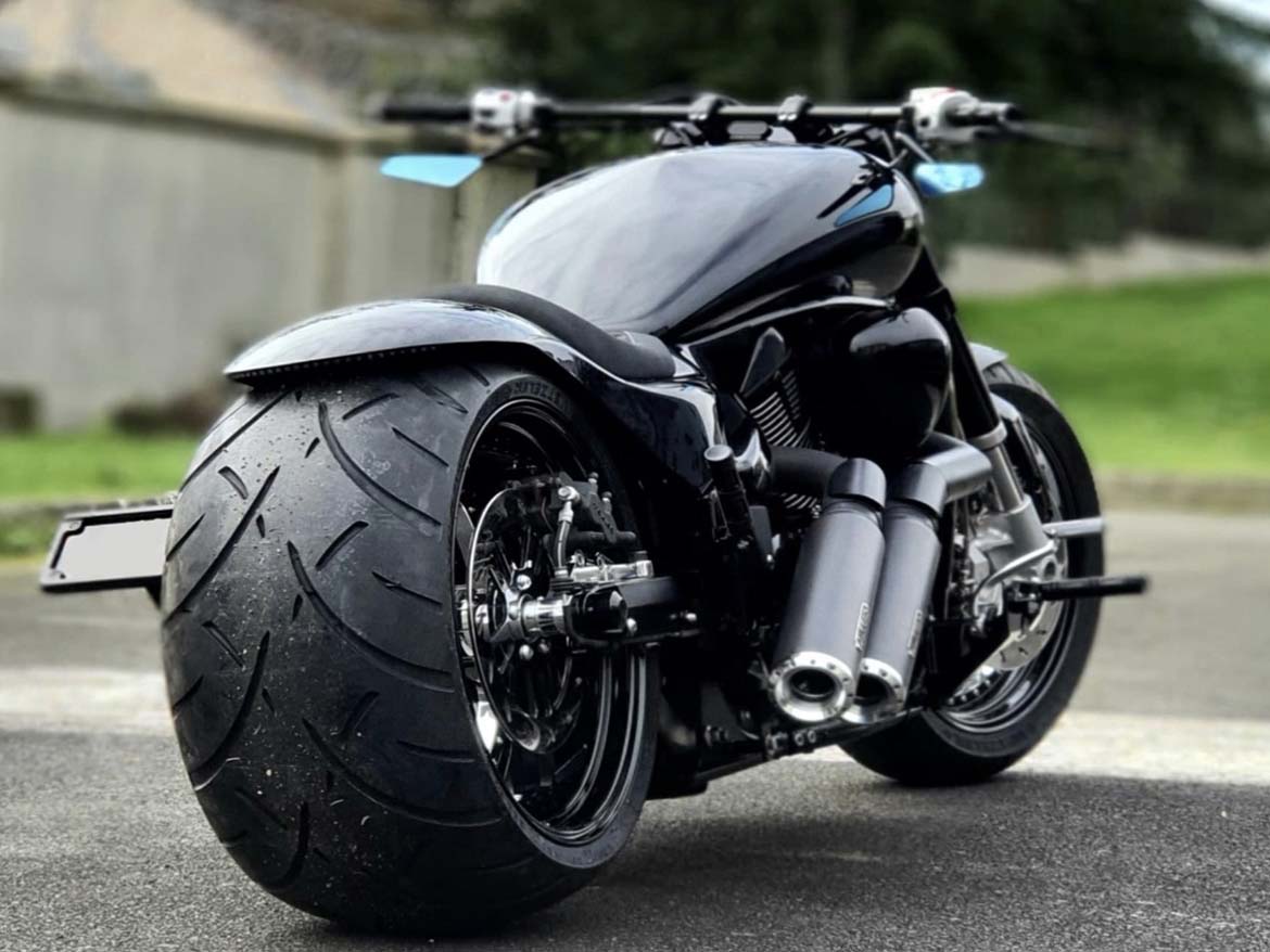 Moto Suzuki Dark bull 1800 supra